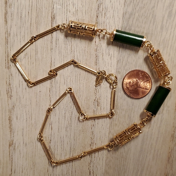 Sarah Coventry Green stone jade goldtone geometric Celtics design vintage - Picture 2 of 6